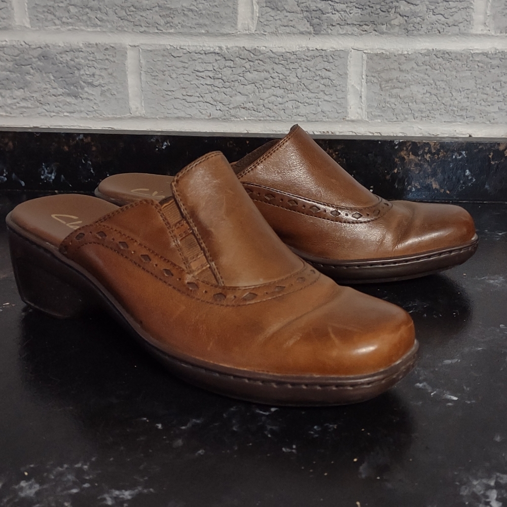 Clarks Women's Brown Leather 2 Inch Heeled Clogs Size 8M - Picture 2 of 11